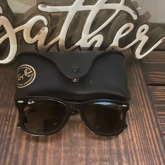 😎 Ray-Ban Wayfarers 😎 - Picture 2 of 4